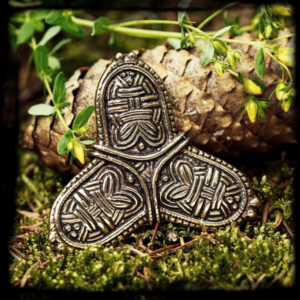 Bronzová spona VIKINGSKÝ TROJLÍSTOK II