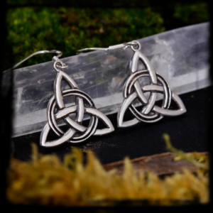 Strieborné náušnice TRIQUETRA, visiace